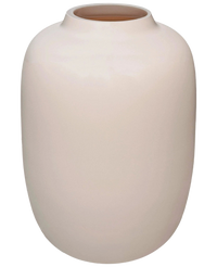 De Vaas Artic Beige (Ø21 x H29 cm) is een gladde vaas van gebroken wit keramiek met een ronde vorm en een kleine uitlopende opening, afgebeeld tegen een witte achtergrond.