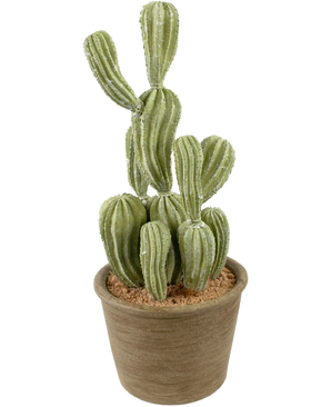 De Kunst Cactus Cereus 35 cm heeft rechtopstaande, geribbelde groene stelen in een ronde lichtbruine pot gevuld met bruin grind.